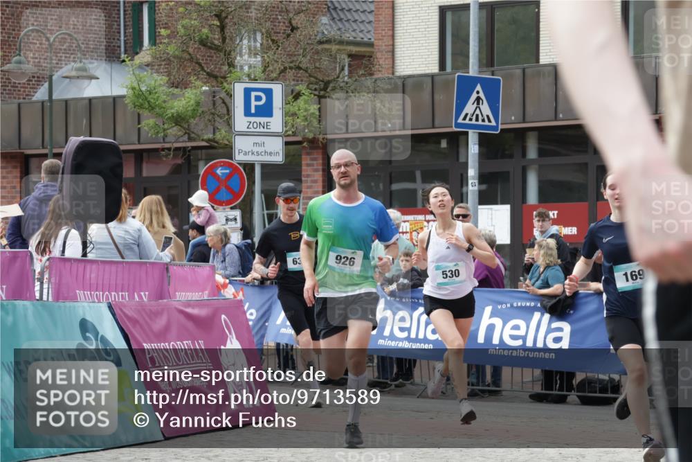 10.05.2026 - 8. Wedeler Halbmarathon Yannick Fuchs http://msf.ph/oto/9713589 10.05.2026 11:28:44 Ziel 169, 530, 635, 857, 926, 2115 meine-sportfotos.de