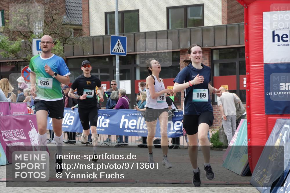 10.05.2026 - 8. Wedeler Halbmarathon Yannick Fuchs http://msf.ph/oto/9713601 10.05.2026 11:28:45 Ziel 169, 530, 635, 857, 926, 2115, 2232 meine-sportfotos.de