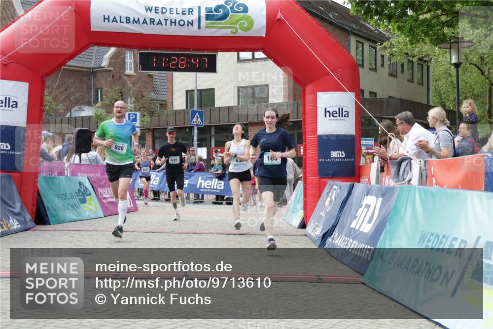 10.05.2026 - 8. Wedeler Halbmarathon Yannick Fuchs http://msf.ph/oto/9713610 10.05.2026 11:28:46 Ziel 169, 530, 635, 926, 2115, 2183, 2229, 2232 meine-sportfotos.de