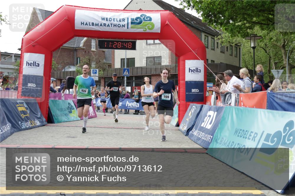 10.05.2026 - 8. Wedeler Halbmarathon Yannick Fuchs http://msf.ph/oto/9713612 10.05.2026 11:28:46 Ziel 169, 530, 635, 926, 2115, 2183, 2229, 2232 meine-sportfotos.de