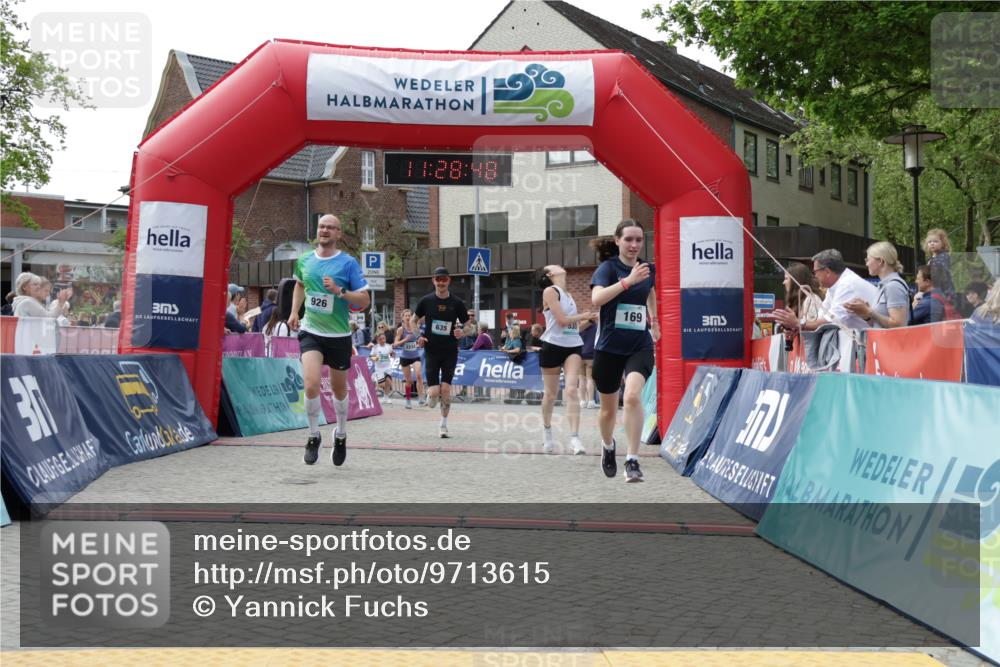 10.05.2026 - 8. Wedeler Halbmarathon Yannick Fuchs http://msf.ph/oto/9713615 10.05.2026 11:28:46 Ziel 169, 530, 635, 926, 2115, 2183, 2229, 2232 meine-sportfotos.de