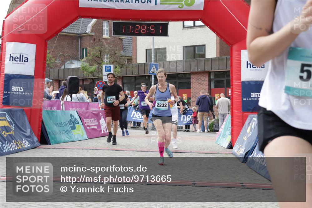 10.05.2026 - 8. Wedeler Halbmarathon Yannick Fuchs http://msf.ph/oto/9713665 10.05.2026 11:28:50 Ziel 28, 169, 530, 635, 926, 2183, 2209, 2229, 2232 meine-sportfotos.de
