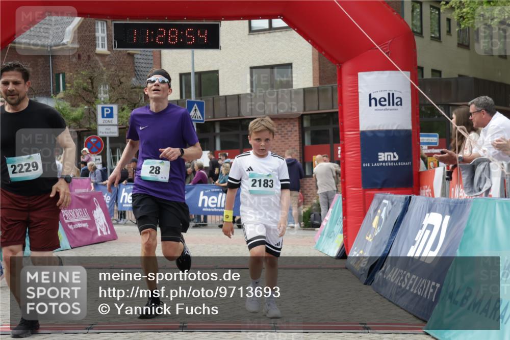 10.05.2026 - 8. Wedeler Halbmarathon Yannick Fuchs http://msf.ph/oto/9713693 10.05.2026 11:28:53 Ziel 28, 635, 963, 2183, 2209, 2229, 2232 meine-sportfotos.de