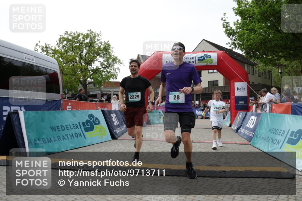 10.05.2026 - 8. Wedeler Halbmarathon Yannick Fuchs http://msf.ph/oto/9713711 10.05.2026 11:28:54 Ziel 28, 963, 2183, 2209, 2229, 2232 meine-sportfotos.de