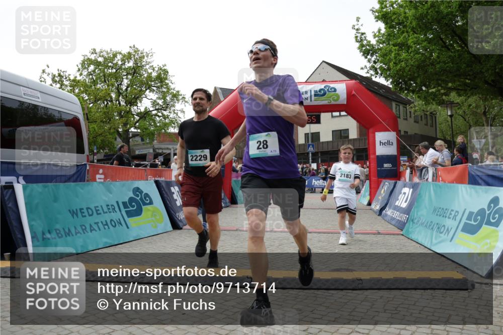 10.05.2026 - 8. Wedeler Halbmarathon Yannick Fuchs http://msf.ph/oto/9713714 10.05.2026 11:28:54 Ziel 28, 963, 2183, 2209, 2229, 2232 meine-sportfotos.de