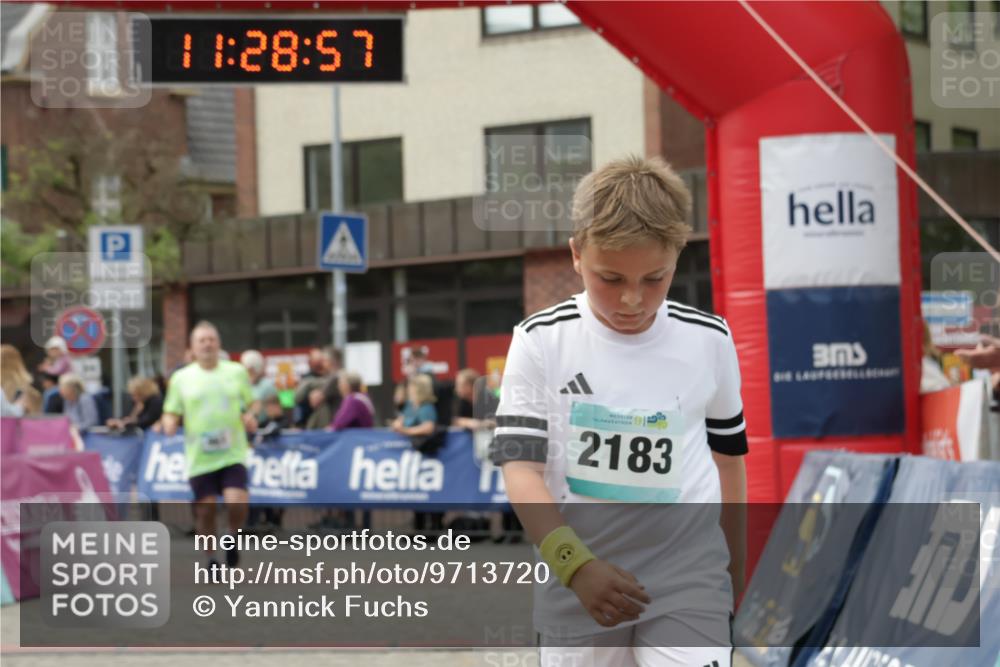 10.05.2026 - 8. Wedeler Halbmarathon Yannick Fuchs http://msf.ph/oto/9713720 10.05.2026 11:28:55 Ziel 28, 963, 2183, 2209, 2229, 2232 meine-sportfotos.de