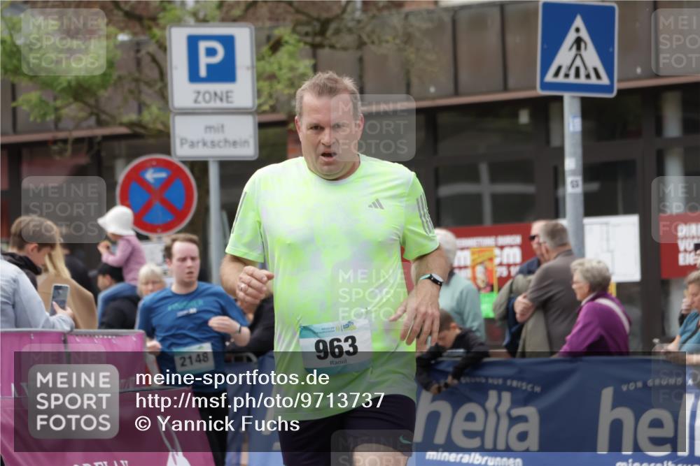 10.05.2026 - 8. Wedeler Halbmarathon Yannick Fuchs http://msf.ph/oto/9713737 10.05.2026 11:28:57 Ziel 28, 963, 2148, 2209 meine-sportfotos.de