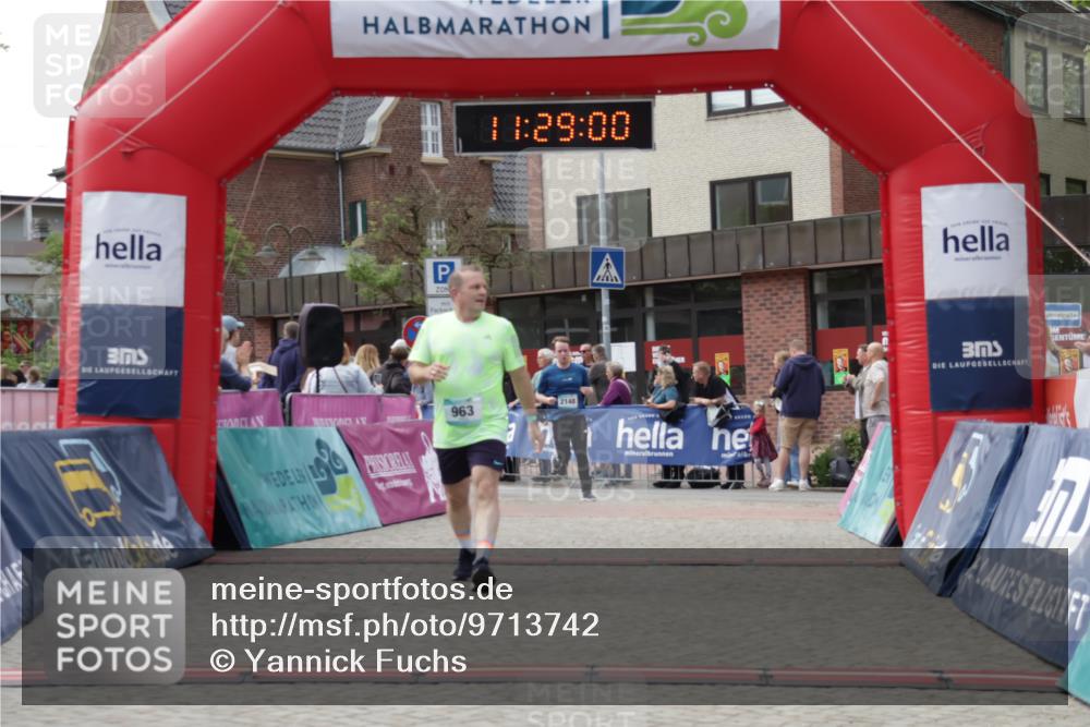 10.05.2026 - 8. Wedeler Halbmarathon Yannick Fuchs http://msf.ph/oto/9713742 10.05.2026 11:28:58 Ziel 963, 2148, 2209 meine-sportfotos.de