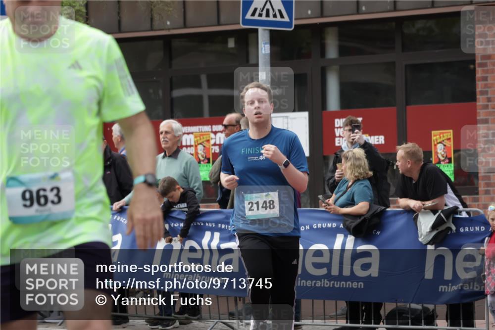 10.05.2026 - 8. Wedeler Halbmarathon Yannick Fuchs http://msf.ph/oto/9713745 10.05.2026 11:28:59 Ziel 963, 2148 meine-sportfotos.de