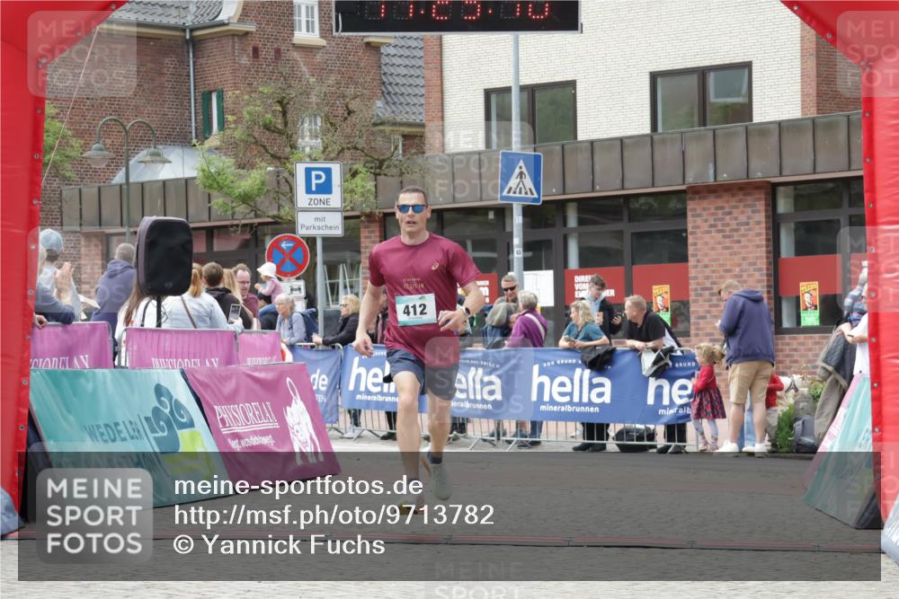 10.05.2026 - 8. Wedeler Halbmarathon Yannick Fuchs http://msf.ph/oto/9713782 10.05.2026 11:29:09 Ziel 412, 677 meine-sportfotos.de