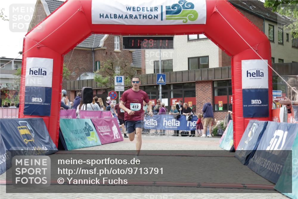10.05.2026 - 8. Wedeler Halbmarathon Yannick Fuchs http://msf.ph/oto/9713791 10.05.2026 11:29:09 Ziel 412, 677 meine-sportfotos.de