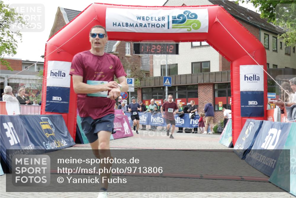10.05.2026 - 8. Wedeler Halbmarathon Yannick Fuchs http://msf.ph/oto/9713806 10.05.2026 11:29:10 Ziel 412, 677 meine-sportfotos.de