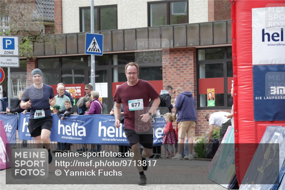 10.05.2026 - 8. Wedeler Halbmarathon Yannick Fuchs http://msf.ph/oto/9713817 10.05.2026 11:29:11 Ziel 412, 677 meine-sportfotos.de