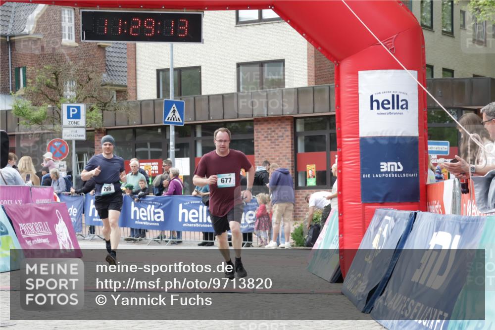 10.05.2026 - 8. Wedeler Halbmarathon Yannick Fuchs http://msf.ph/oto/9713820 10.05.2026 11:29:11 Ziel 412, 677 meine-sportfotos.de