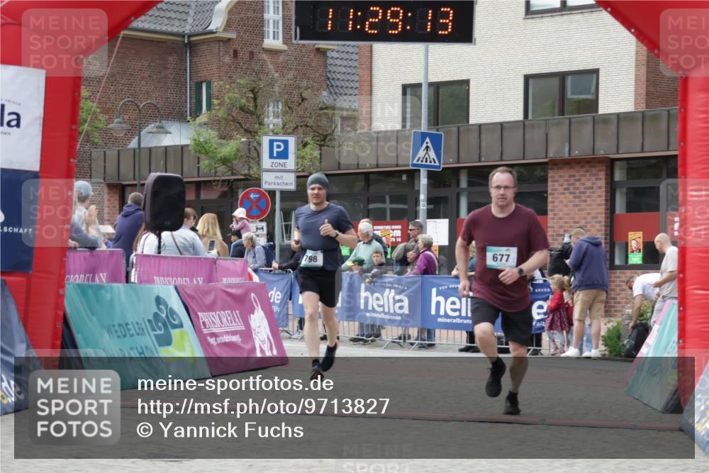 10.05.2026 - 8. Wedeler Halbmarathon Yannick Fuchs http://msf.ph/oto/9713827 10.05.2026 11:29:12 Ziel 412, 677 meine-sportfotos.de
