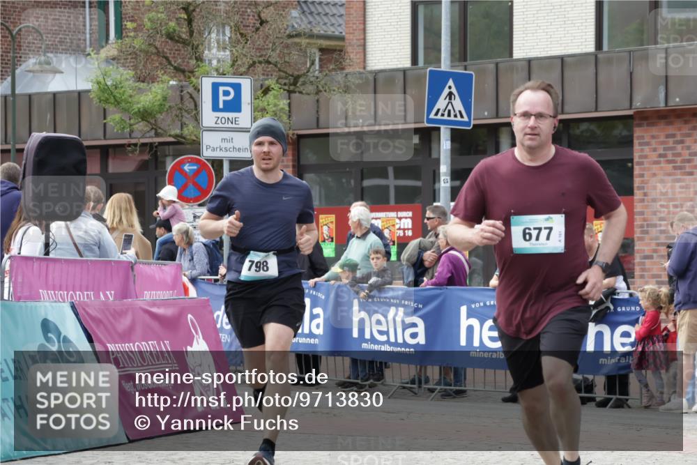 10.05.2026 - 8. Wedeler Halbmarathon Yannick Fuchs http://msf.ph/oto/9713830 10.05.2026 11:29:12 Ziel 412, 677 meine-sportfotos.de