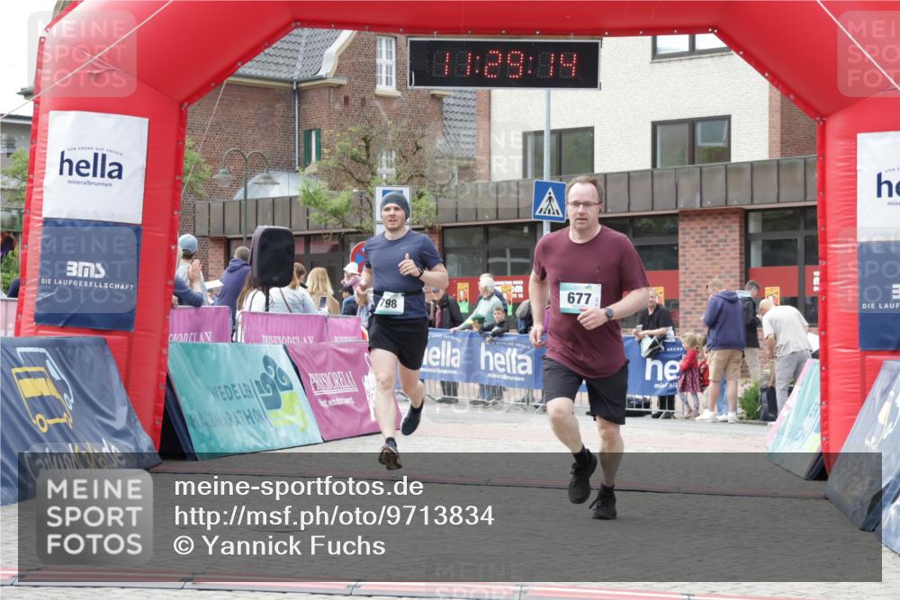 10.05.2026 - 8. Wedeler Halbmarathon Yannick Fuchs http://msf.ph/oto/9713834 10.05.2026 11:29:13 Ziel 412, 677 meine-sportfotos.de