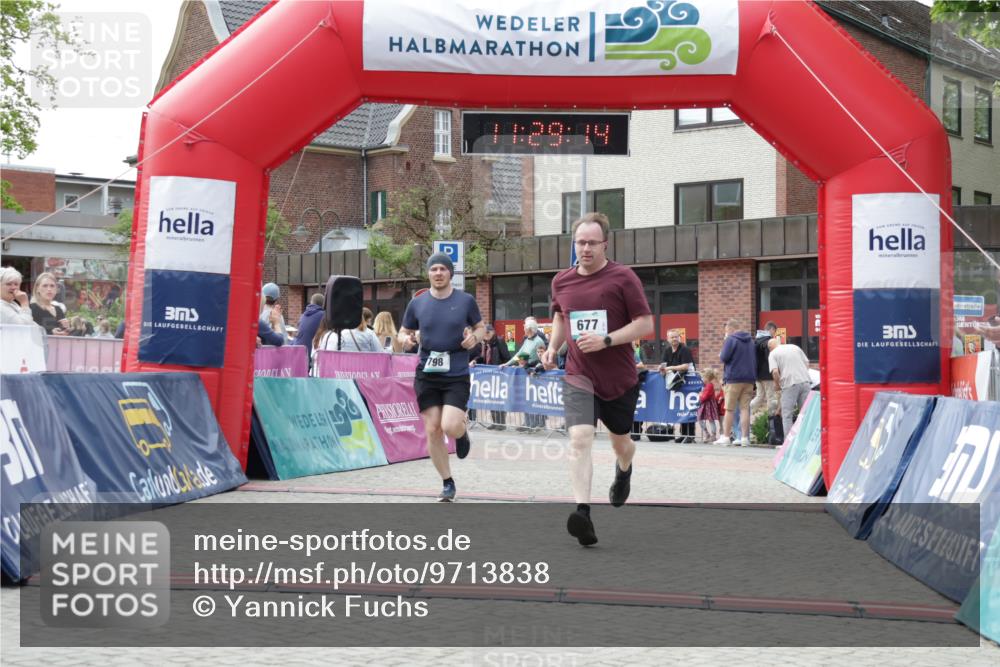 10.05.2026 - 8. Wedeler Halbmarathon Yannick Fuchs http://msf.ph/oto/9713838 10.05.2026 11:29:13 Ziel 412, 677 meine-sportfotos.de