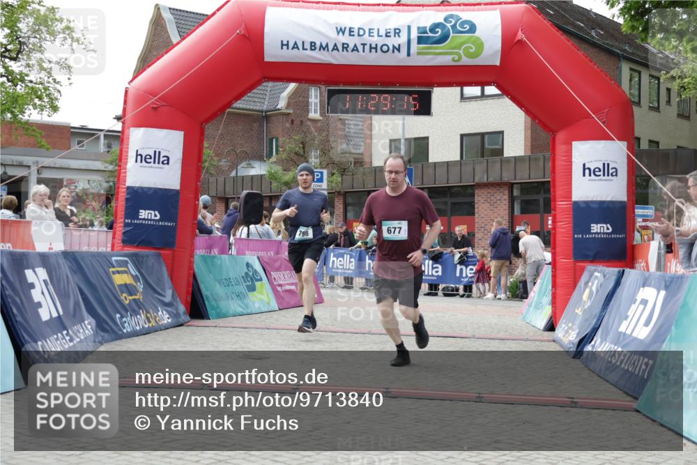 10.05.2026 - 8. Wedeler Halbmarathon Yannick Fuchs http://msf.ph/oto/9713840 10.05.2026 11:29:13 Ziel 412, 677 meine-sportfotos.de