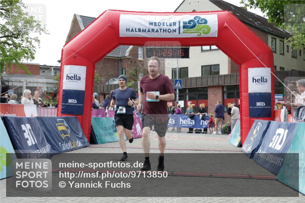 10.05.2026 - 8. Wedeler Halbmarathon Yannick Fuchs http://msf.ph/oto/9713850 10.05.2026 11:29:13 Ziel 412, 677 meine-sportfotos.de