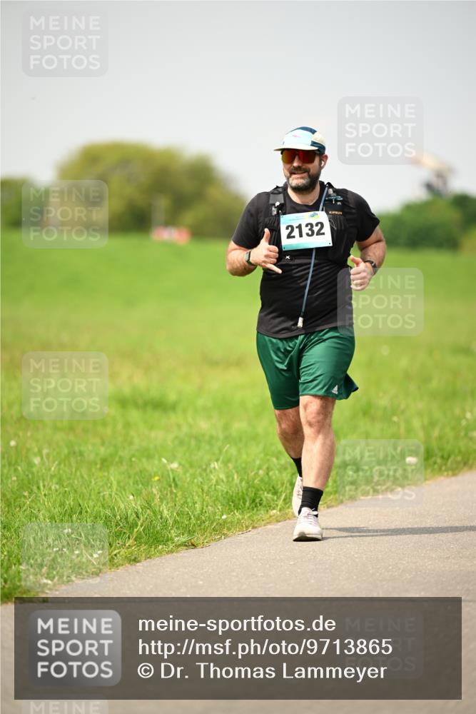10.05.2026 - 8. Wedeler Halbmarathon Dr. Thomas Lammeyer http://msf.ph/oto/9713865 10.05.2026 12:16:26 Laufen 2132 meine-sportfotos.de