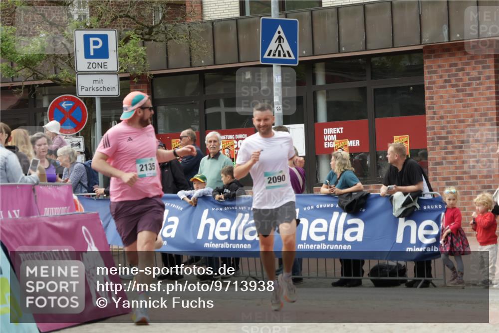 10.05.2026 - 8. Wedeler Halbmarathon Yannick Fuchs http://msf.ph/oto/9713938 10.05.2026 11:29:33 Ziel 168, 711, 2090, 2135 meine-sportfotos.de