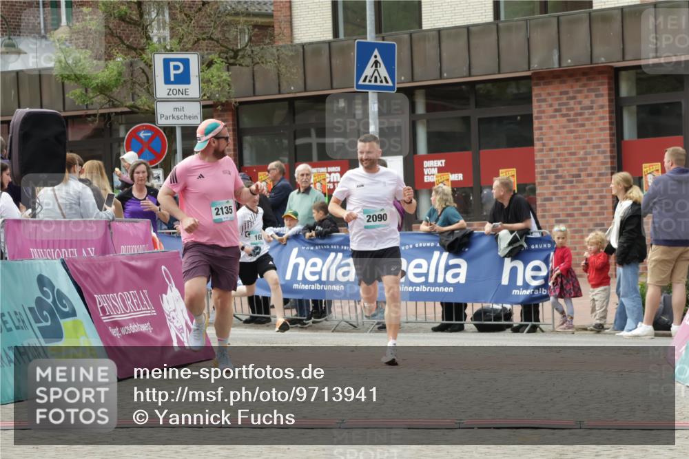 10.05.2026 - 8. Wedeler Halbmarathon Yannick Fuchs http://msf.ph/oto/9713941 10.05.2026 11:29:33 Ziel 168, 711, 2090, 2135 meine-sportfotos.de