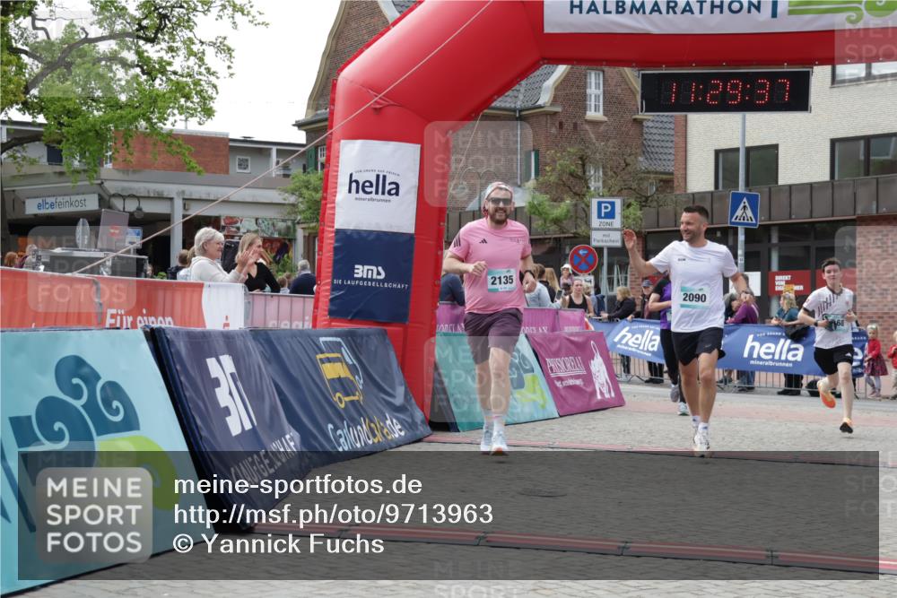 10.05.2026 - 8. Wedeler Halbmarathon Yannick Fuchs http://msf.ph/oto/9713963 10.05.2026 11:29:35 Ziel 168, 711, 1018, 2090, 2135 meine-sportfotos.de