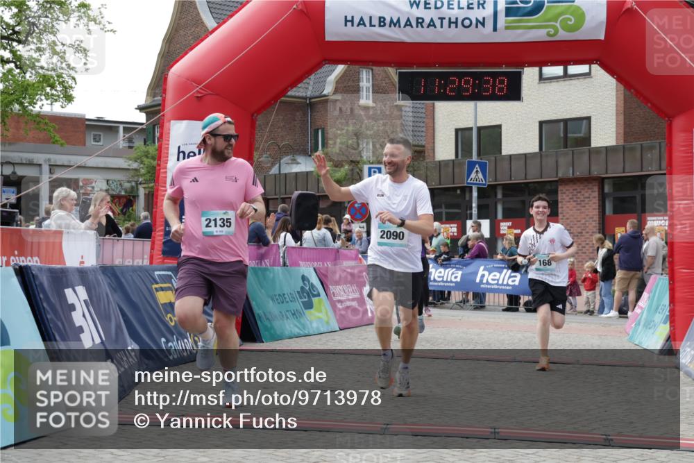 10.05.2026 - 8. Wedeler Halbmarathon Yannick Fuchs http://msf.ph/oto/9713978 10.05.2026 11:29:36 Ziel 168, 711, 1018, 2090, 2135 meine-sportfotos.de