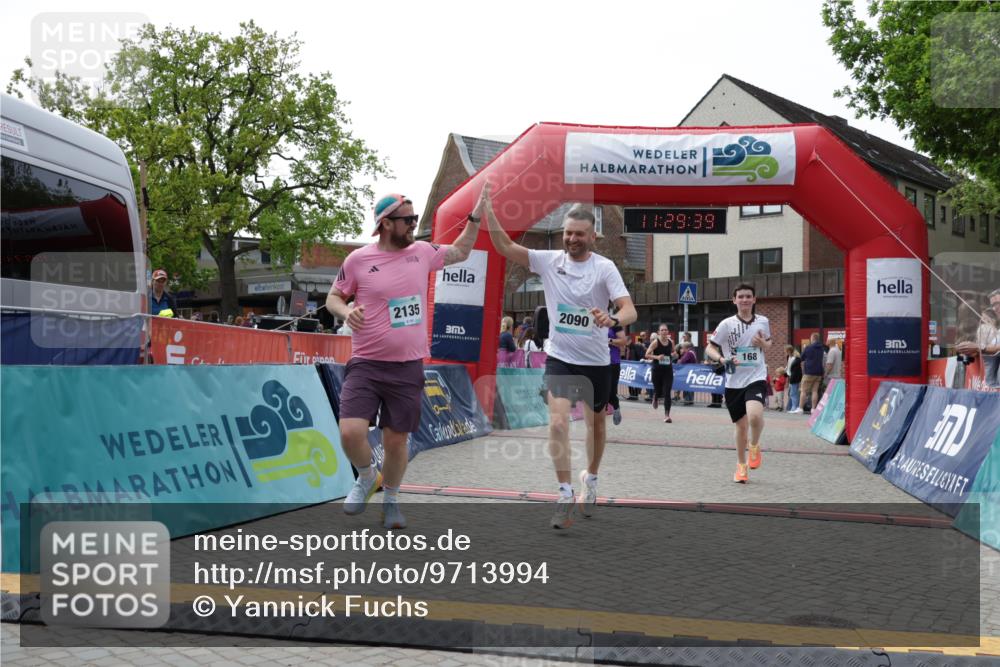 10.05.2026 - 8. Wedeler Halbmarathon Yannick Fuchs http://msf.ph/oto/9713994 10.05.2026 11:29:37 Ziel 131, 168, 711, 1018, 2090, 2135, 2192 meine-sportfotos.de