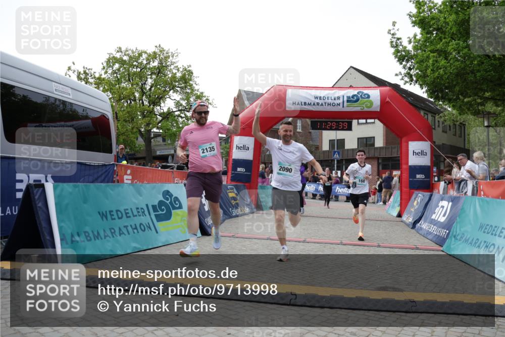 10.05.2026 - 8. Wedeler Halbmarathon Yannick Fuchs http://msf.ph/oto/9713998 10.05.2026 11:29:37 Ziel 131, 168, 711, 1018, 2090, 2135, 2192 meine-sportfotos.de