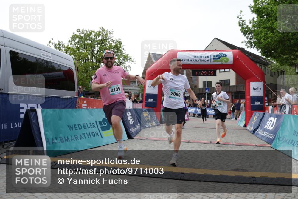 10.05.2026 - 8. Wedeler Halbmarathon Yannick Fuchs http://msf.ph/oto/9714003 10.05.2026 11:29:37 Ziel 131, 168, 711, 1018, 2090, 2135, 2192 meine-sportfotos.de