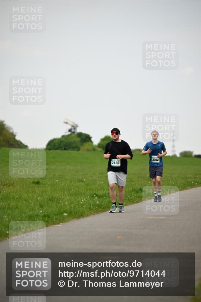10.05.2026 - 8. Wedeler Halbmarathon Dr. Thomas Lammeyer http://msf.ph/oto/9714044 10.05.2026 12:18:15 Laufen 2130, 2062 meine-sportfotos.de