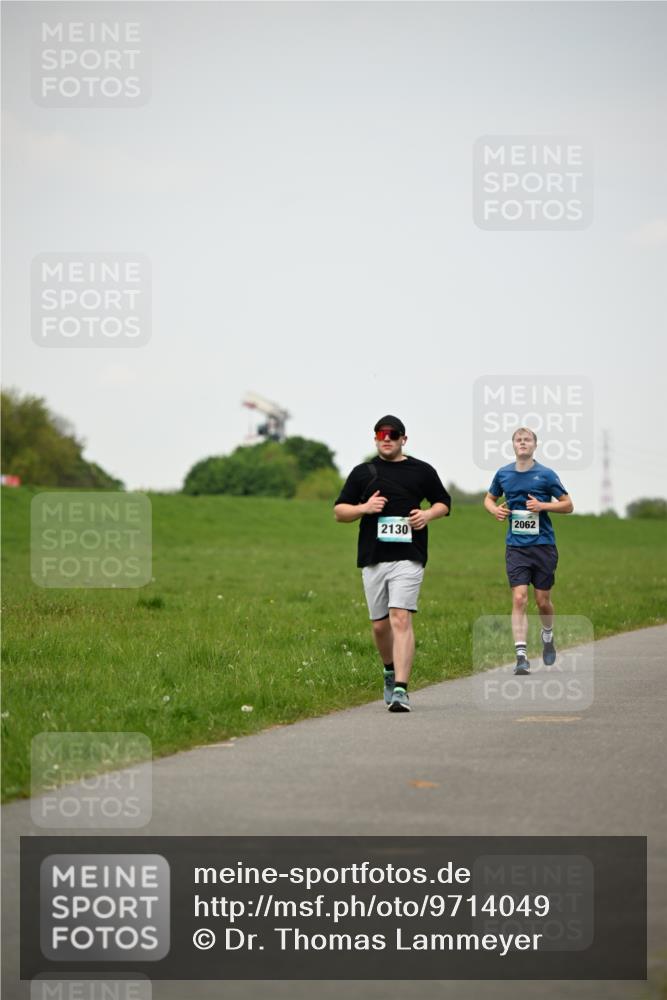 10.05.2026 - 8. Wedeler Halbmarathon Dr. Thomas Lammeyer http://msf.ph/oto/9714049 10.05.2026 12:18:16 Laufen 2130, 2139, 2062 meine-sportfotos.de
