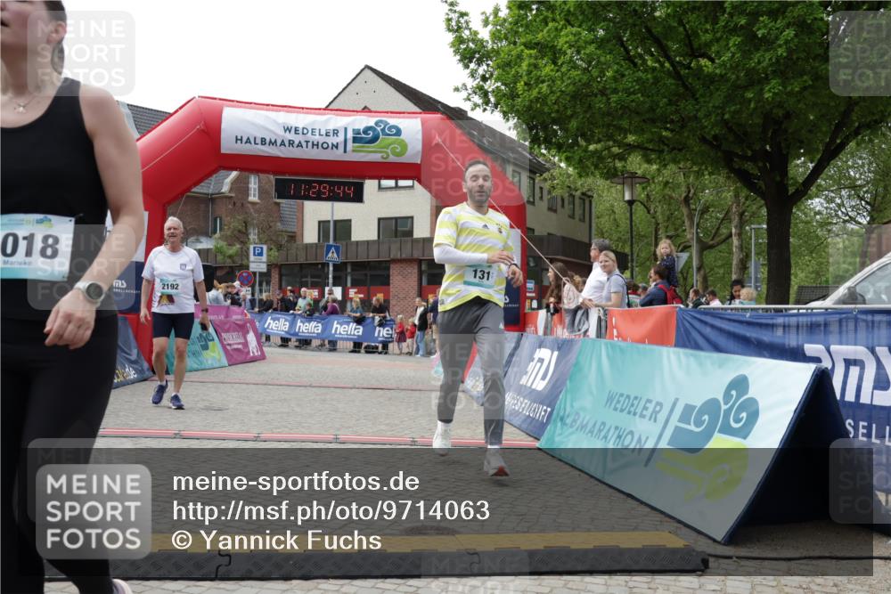 10.05.2026 - 8. Wedeler Halbmarathon Yannick Fuchs http://msf.ph/oto/9714063 10.05.2026 11:29:43 Ziel 131, 711, 1018, 2192, 2215 meine-sportfotos.de