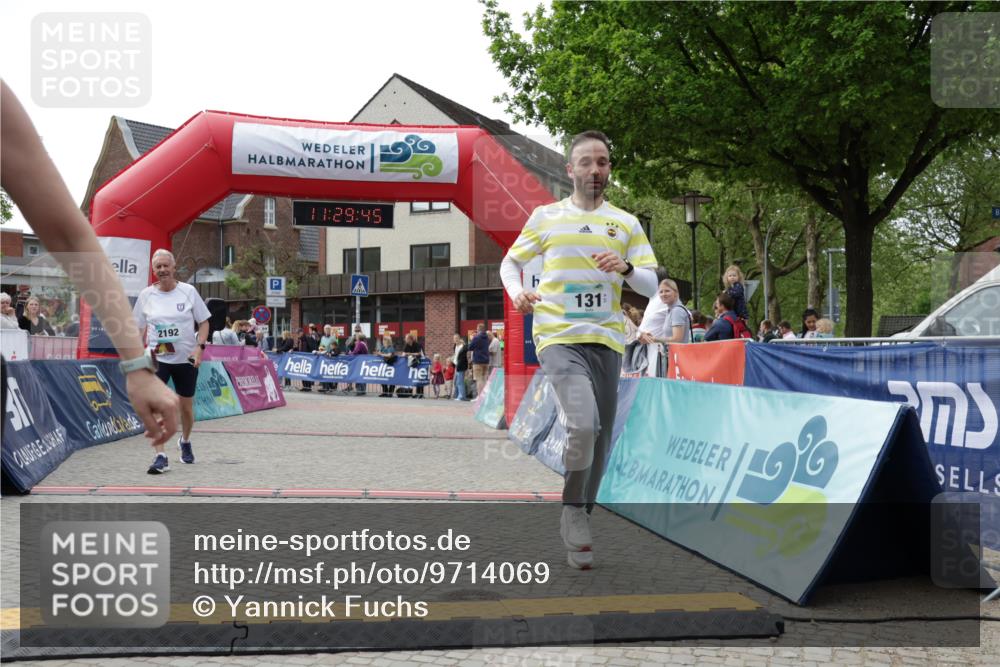 10.05.2026 - 8. Wedeler Halbmarathon Yannick Fuchs http://msf.ph/oto/9714069 10.05.2026 11:29:43 Ziel 131, 711, 1018, 2192, 2215 meine-sportfotos.de