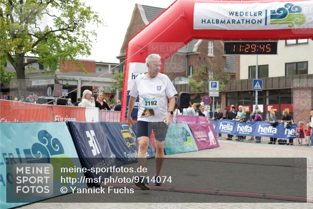 10.05.2026 - 8. Wedeler Halbmarathon Yannick Fuchs http://msf.ph/oto/9714074 10.05.2026 11:29:44 Ziel 131, 1018, 2192, 2215 meine-sportfotos.de