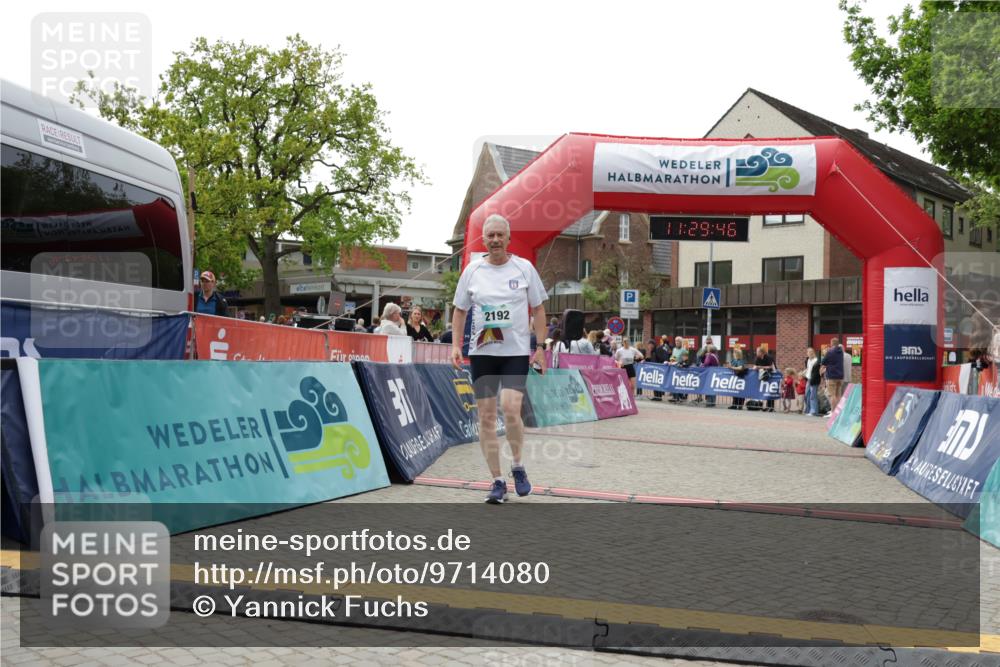 10.05.2026 - 8. Wedeler Halbmarathon Yannick Fuchs http://msf.ph/oto/9714080 10.05.2026 11:29:44 Ziel 131, 1018, 2192, 2215 meine-sportfotos.de