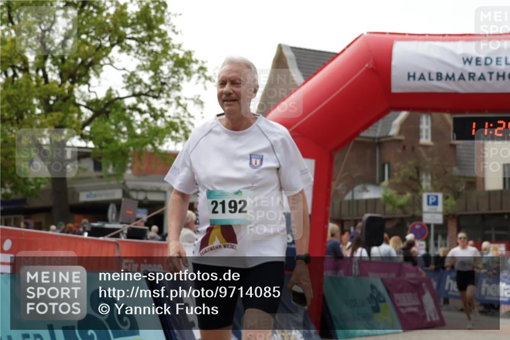 10.05.2026 - 8. Wedeler Halbmarathon Yannick Fuchs http://msf.ph/oto/9714085 10.05.2026 11:29:45 Ziel 131, 1018, 2192, 2215 meine-sportfotos.de