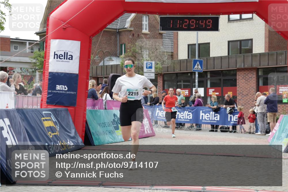 10.05.2026 - 8. Wedeler Halbmarathon Yannick Fuchs http://msf.ph/oto/9714107 10.05.2026 11:29:48 Ziel 502, 620, 2178, 2215 meine-sportfotos.de