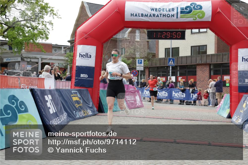 10.05.2026 - 8. Wedeler Halbmarathon Yannick Fuchs http://msf.ph/oto/9714112 10.05.2026 11:29:48 Ziel 502, 620, 2178, 2215 meine-sportfotos.de