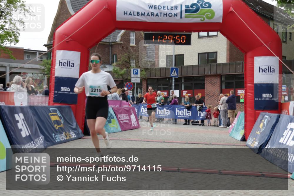 10.05.2026 - 8. Wedeler Halbmarathon Yannick Fuchs http://msf.ph/oto/9714115 10.05.2026 11:29:48 Ziel 502, 620, 2178, 2215 meine-sportfotos.de