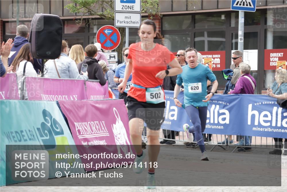 10.05.2026 - 8. Wedeler Halbmarathon Yannick Fuchs http://msf.ph/oto/9714118 10.05.2026 11:29:49 Ziel 502, 620, 2178, 2215 meine-sportfotos.de