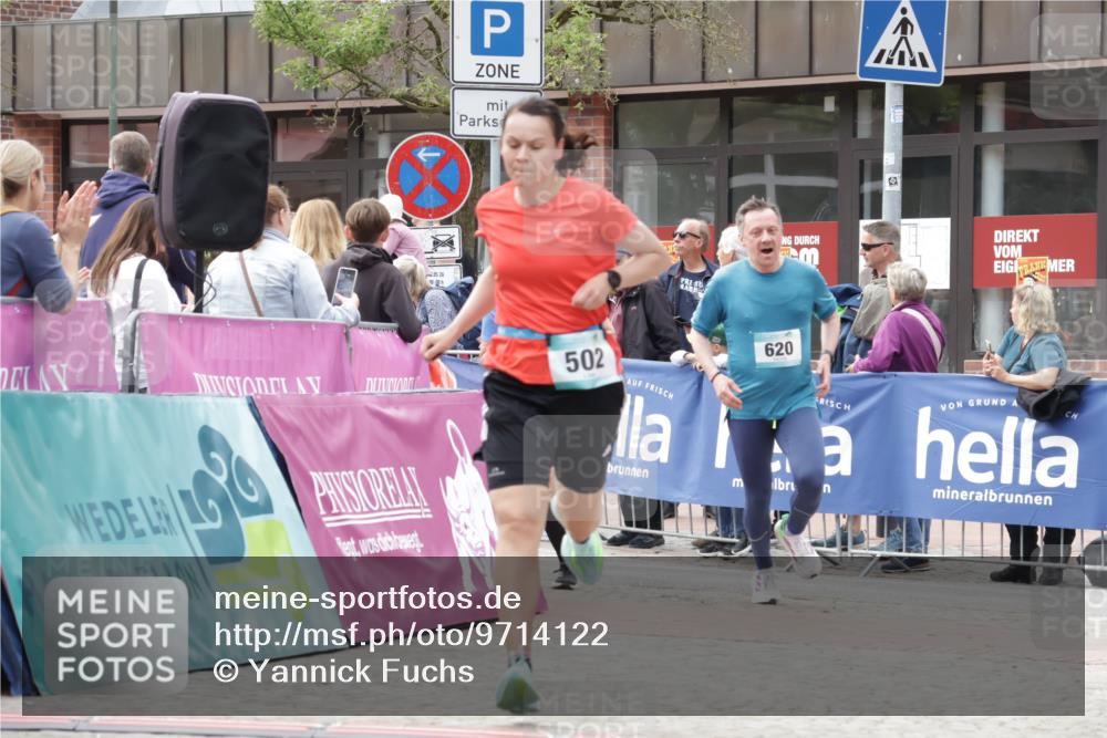 10.05.2026 - 8. Wedeler Halbmarathon Yannick Fuchs http://msf.ph/oto/9714122 10.05.2026 11:29:49 Ziel 502, 620, 2178, 2215 meine-sportfotos.de
