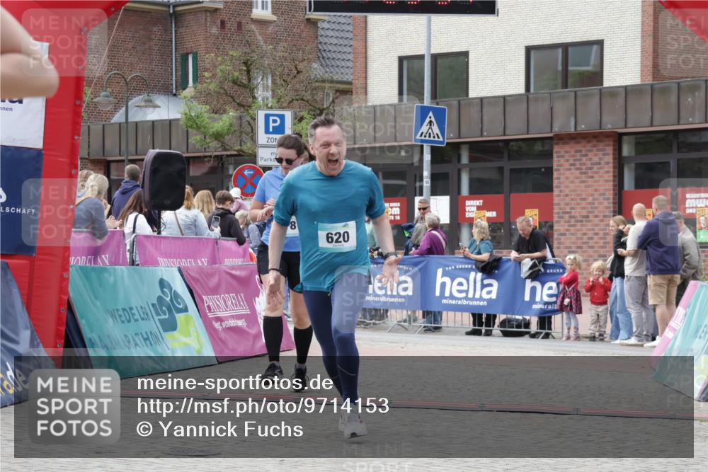 10.05.2026 - 8. Wedeler Halbmarathon Yannick Fuchs http://msf.ph/oto/9714153 10.05.2026 11:29:52 Ziel 502, 620, 2178, 2215 meine-sportfotos.de