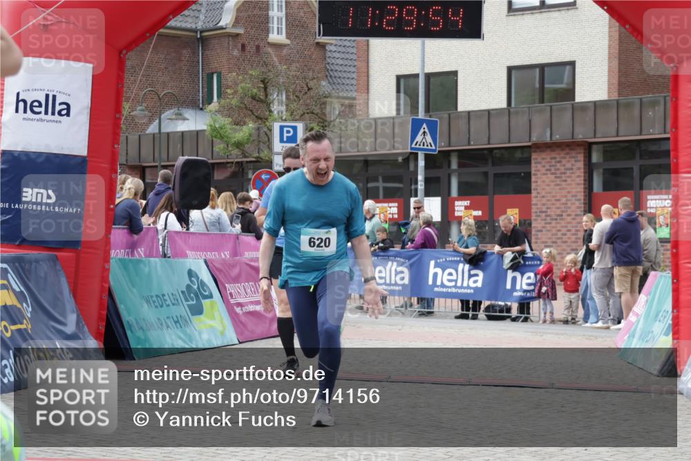 10.05.2026 - 8. Wedeler Halbmarathon Yannick Fuchs http://msf.ph/oto/9714156 10.05.2026 11:29:52 Ziel 502, 620, 2178, 2215 meine-sportfotos.de