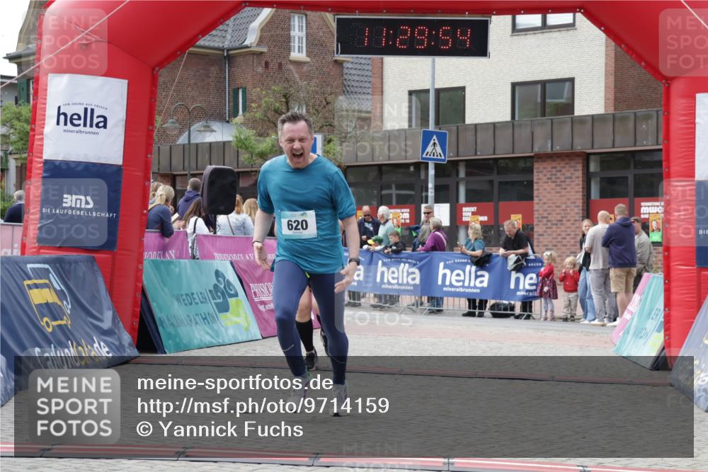 10.05.2026 - 8. Wedeler Halbmarathon Yannick Fuchs http://msf.ph/oto/9714159 10.05.2026 11:29:52 Ziel 502, 620, 2178, 2215 meine-sportfotos.de
