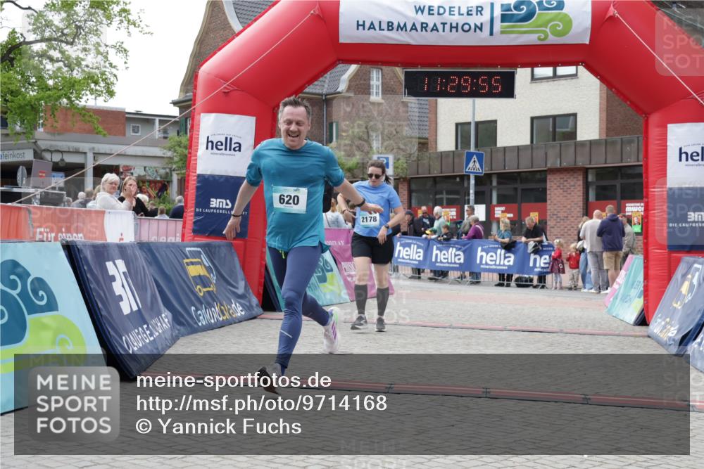 10.05.2026 - 8. Wedeler Halbmarathon Yannick Fuchs http://msf.ph/oto/9714168 10.05.2026 11:29:53 Ziel 502, 620, 2178, 2215 meine-sportfotos.de