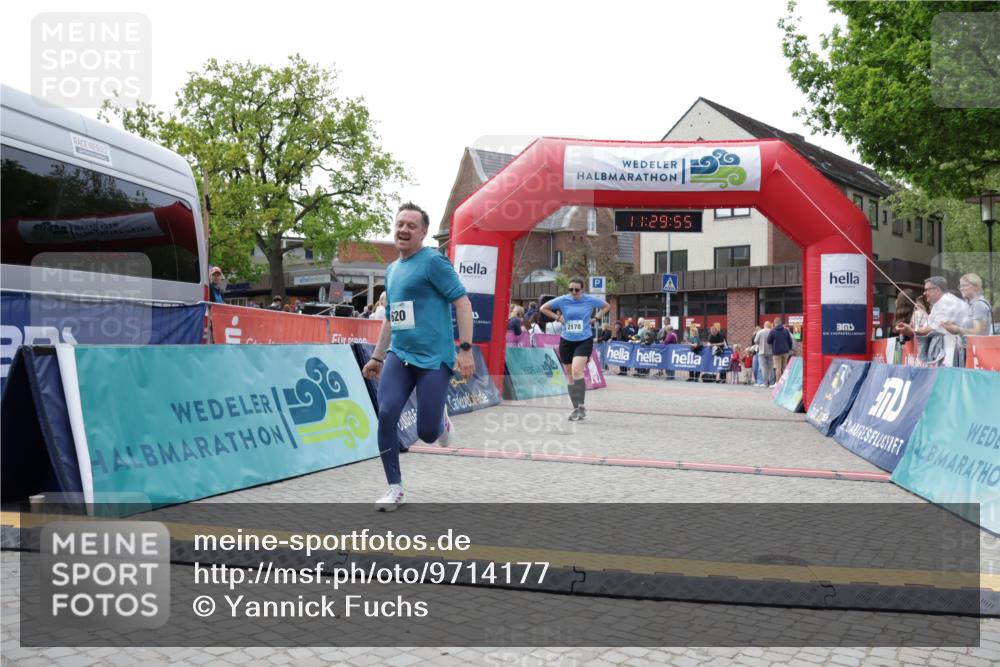 10.05.2026 - 8. Wedeler Halbmarathon Yannick Fuchs http://msf.ph/oto/9714177 10.05.2026 11:29:53 Ziel 502, 620, 2178, 2215 meine-sportfotos.de