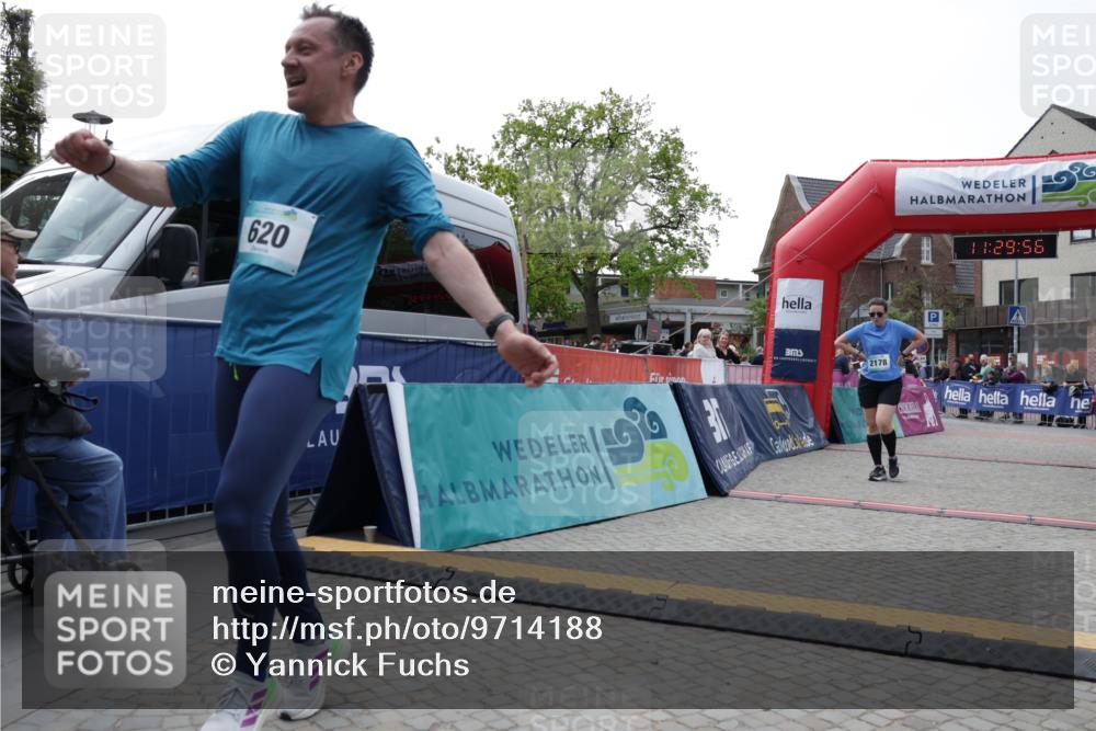 10.05.2026 - 8. Wedeler Halbmarathon Yannick Fuchs http://msf.ph/oto/9714188 10.05.2026 11:29:54 Ziel 502, 620, 815, 2140, 2178 meine-sportfotos.de